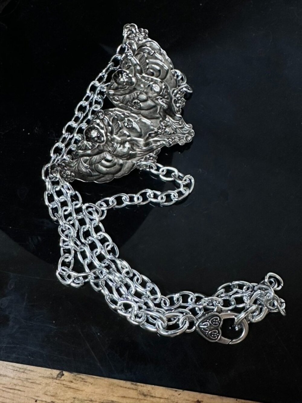 Cherub Angel Necklace Victorian Silver Repoussé Cupid Angels Choker - Picture 7 of 8